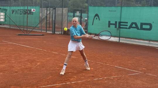 Stark gespielt: Lina Jaggy vom TC Enzberg in der Altersklasse U14. TCE