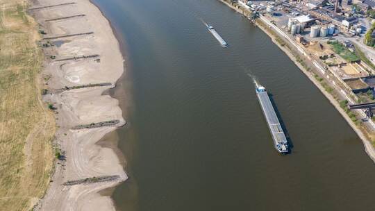 Niedrigwasser im Rhein Niedrigwasser im Rhein