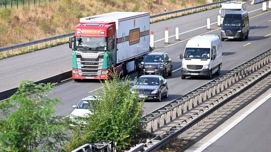 Sonntagsfahrverbot für Lkw ausgesetzt Sonntagsfahrverbot für Lkw ausgesetzt