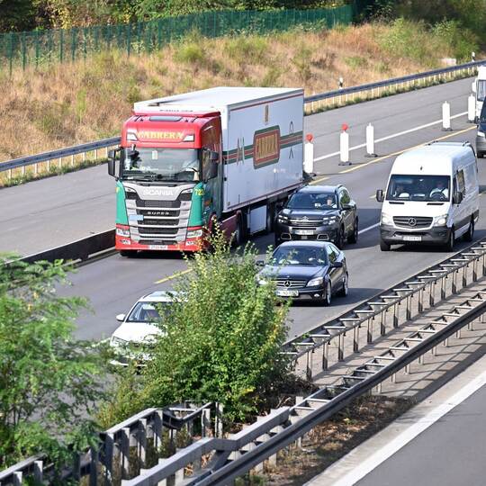 Sonntagsfahrverbot für Lkw ausgesetzt