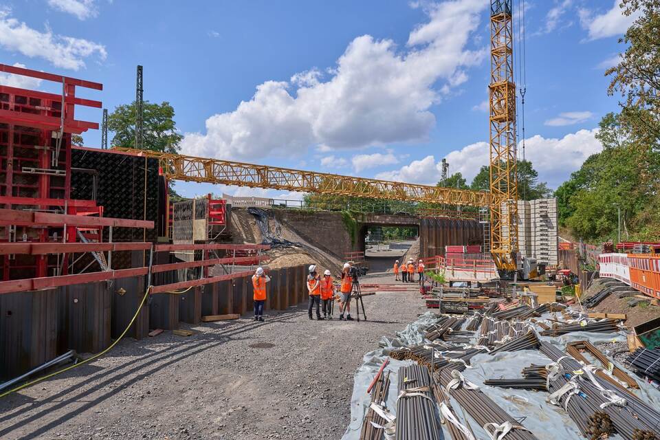 Deutsche Bahn zur Korridorsanierung Troisdorf-Wiesbaden Deutsche Bahn zur Korridorsanierung Troisdorf-Wiesbaden