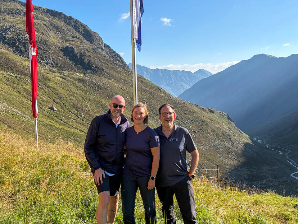 Baubürgermeister Tobias Volle (rechts) mit seinem Referenten Oliver Marc Heinz und Sonja Störzbach, Abteilungsleiterin Zentrale
