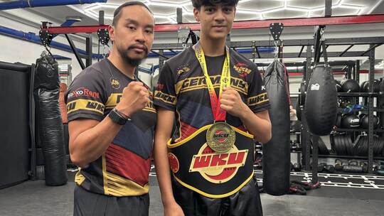 Omar Abdelkader mit Headcoach Philip Nguyen (links). Wagner