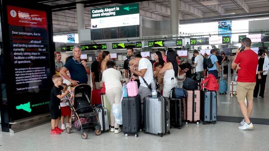 Lava-Spektakel, aber Reisechaos: Ätna legt Catania lahm