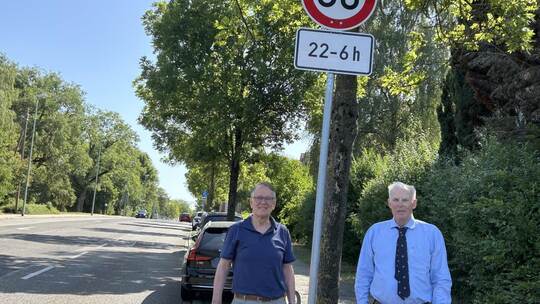 Freuen sich, dass tagsüber wieder Tempo 50 auf vielen Pforzheimer Durchgangsstraßen, wie hier im Bereich Wurmberger Straße/Plata