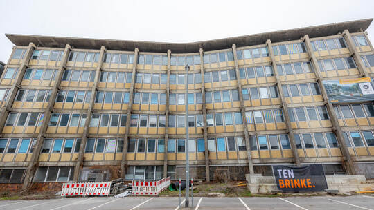 Das alte Technische Rathaus als ein prägender Bau der jüngeren Pforzheimer Geschichte ist dem Abriss geweiht. Archivfotos: Meyer