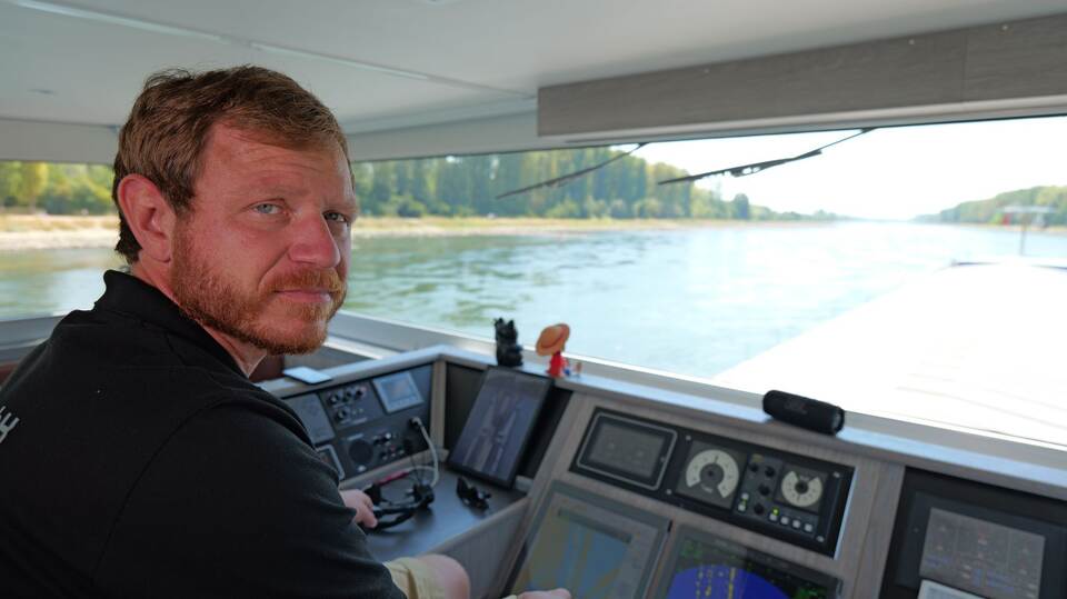 Binnenschiff auf dem Rhein Binnenschiff auf dem Rhein