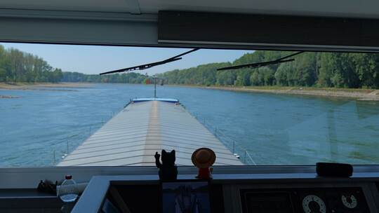 Binnenschiff auf dem Rhein Binnenschiff auf dem Rhein