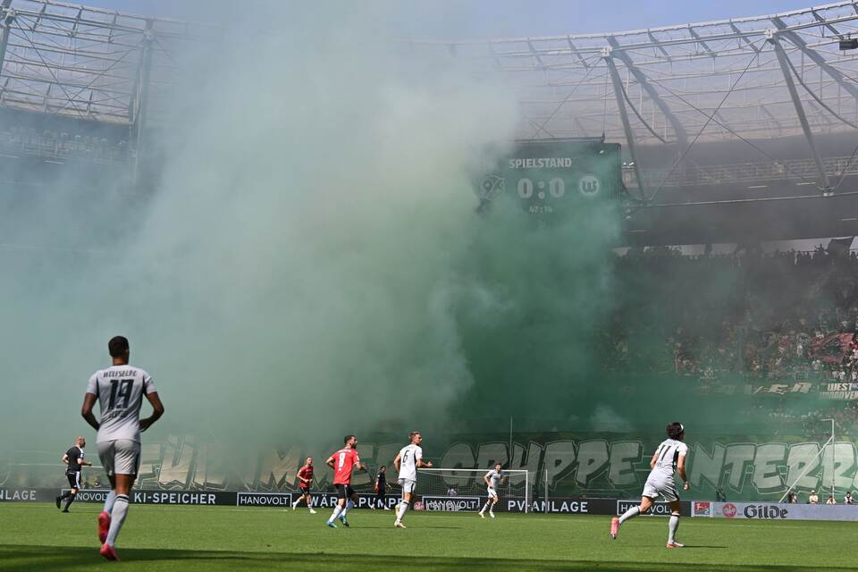 Hannover 96 - VfL Wolfsburg Hannover 96 - VfL Wolfsburg