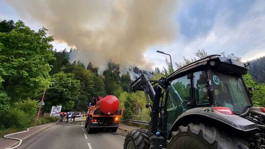 Großeinsatz bei Waldbrand bei Schramberg