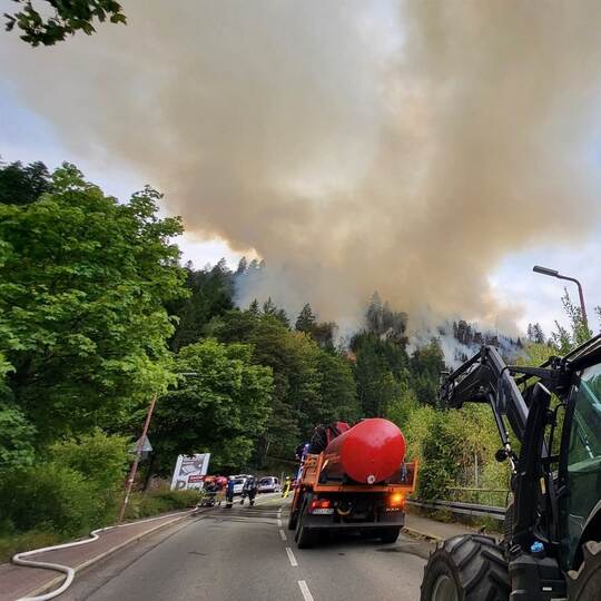 Großeinsatz bei Waldbrand bei Schramberg