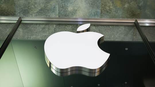 Apple Apple