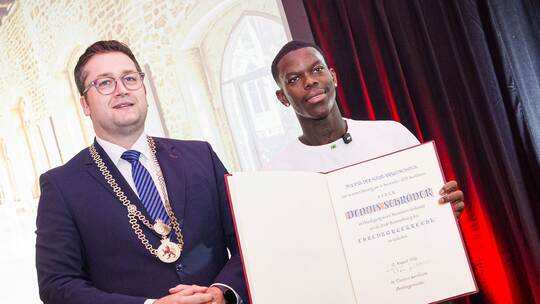 Dennis Schröder (r)