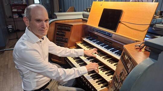 Dramatisch und sinnenhaft: Der in Pforzheim geborene Organist und Dirigent Tobias Leppert spielt in der St. Franziskuskirche Wer