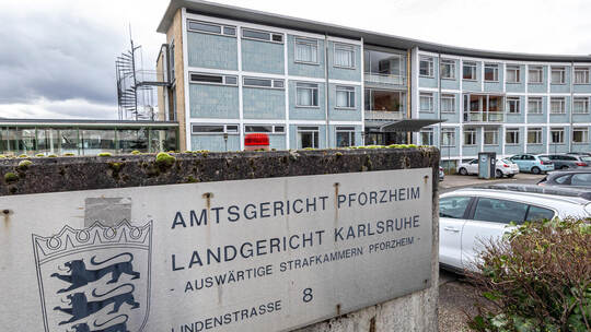 Die Verhandlung am Jugendschöffengericht des Amtsgerichts Pforzheim endet mit einer Freheitsstrafe wegen zwölf Diebstählen in be