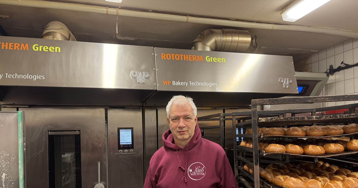 The pretzel makes you sluggish: Baker Martin Reinhardt from Knittlingen on ...