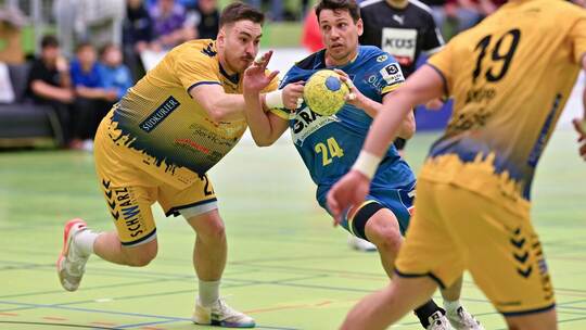 Oskar Emanuel (Mitte) ist einer der wenigen Spieler bei der SG, die schon im DHB-Pokal im Einsatz waren. Hennrich