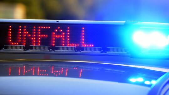 Polizei sichert Unfallstelle Polizei sichert Unfallstelle