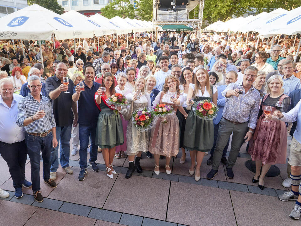 Ob zu zweit oder mit Freunden, Familie oder mitten im Bad der Menge: Der Gute-Laune-Faktor ist beim Oechsle Fest immer mit dabei Oechsle-Fest Eröffnung