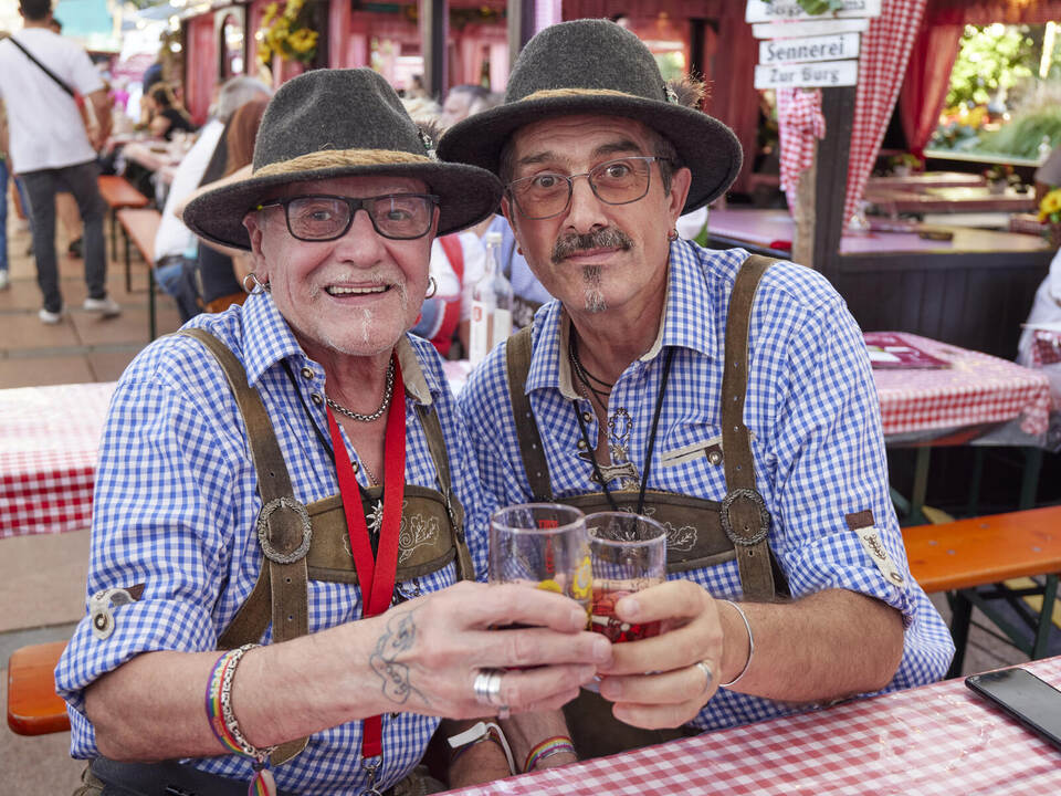 Ob zu zweit oder mit Freunden, Familie oder mitten im Bad der Menge: Der Gute-Laune-Faktor ist beim Oechsle Fest immer mit dabei