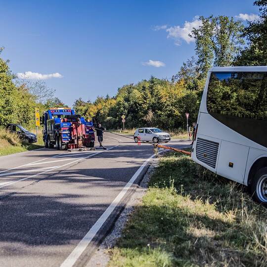 Friolzheim: Linienbus kommt von Fahrbahn ab