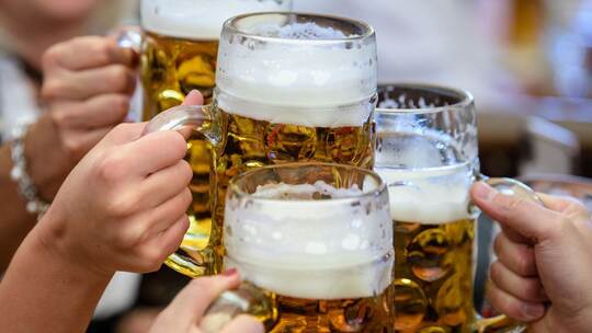 Im Bierzelt