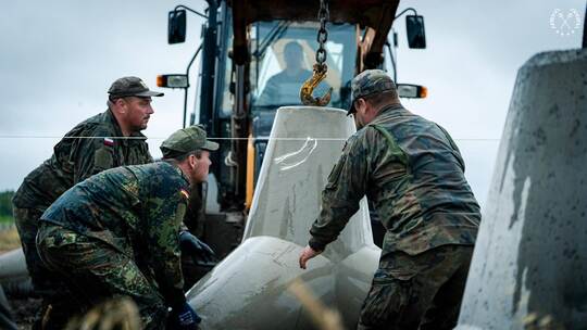 Bundeswehr hilft bei Befestigung von Polens Ostgrenze Bundeswehr hilft bei Befestigung von Polens Ostgrenze