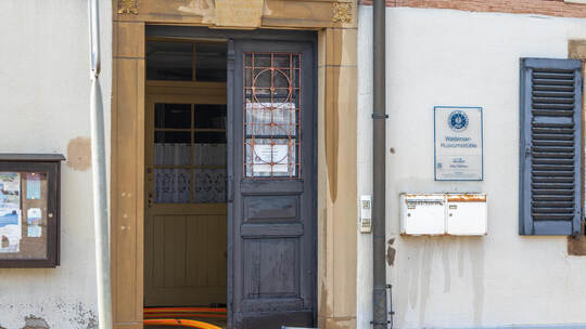 Bei dem Brand in Pinache konnten die Exponate aus dem Waldensermuseumsstüble in Sicherheit gebracht werden. Brand Pinache Waldensermuseum