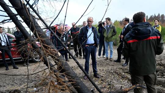 Bundeskanzler Merz besucht Waldbrandgebiet in Hürtgenwald Bundeskanzler Merz besucht Waldbrandgebiet in Hürtgenwald