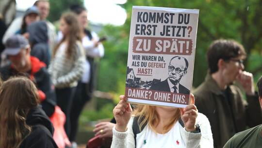 Bundeskanzler Merz besucht Waldbrandgebiet in Hürtgenwald Bundeskanzler Merz besucht Waldbrandgebiet in Hürtgenwald