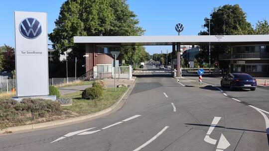 VW-Betriebsversammlungen zu Plänen für weitere Sparmaßnahmen VW-Betriebsversammlungen zu Plänen für weitere Sparmaßnahmen