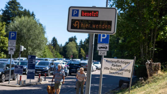 Der Parkplatz auf dem Sommerberg in Bad Wildbad ist vor allem in den Ferien und am Wochenende oft ausgelastet. Dann weisen Anzei
