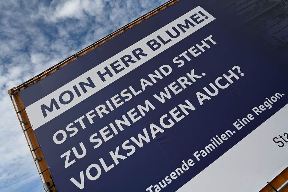VW-Betriebsversammlung mit Konzernchef Oliver Blume in Emden VW-Betriebsversammlung mit Konzernchef Oliver Blume in Emden