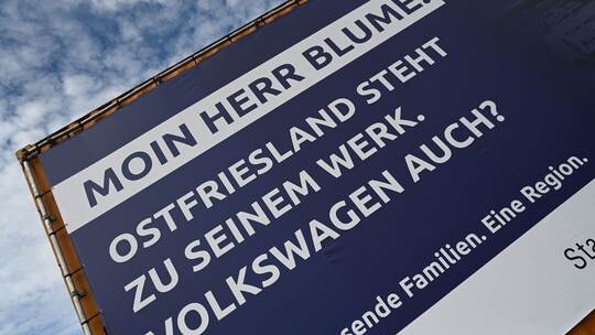 VW-Betriebsversammlung mit Konzernchef Oliver Blume in Emden VW-Betriebsversammlung mit Konzernchef Oliver Blume in Emden