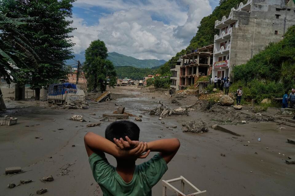 Sturzflut an Grenze zwischen China und Nepal