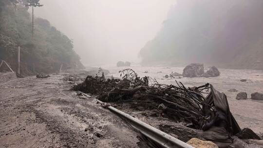 Sturzflut an Grenze zwischen China und Nepal Sturzflut an Grenze zwischen China und Nepal
