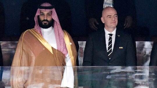 Mohammed bin Salman (l) und Gianni Infantino Mohammed bin Salman (l) und Gianni Infantino