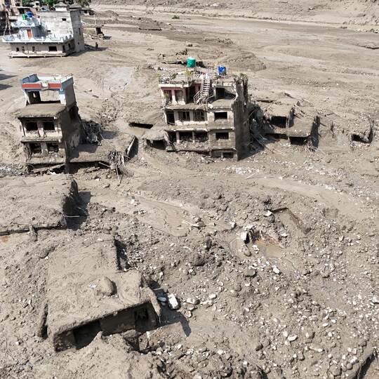 Sturzflut an Grenze zwischen China und Nepal