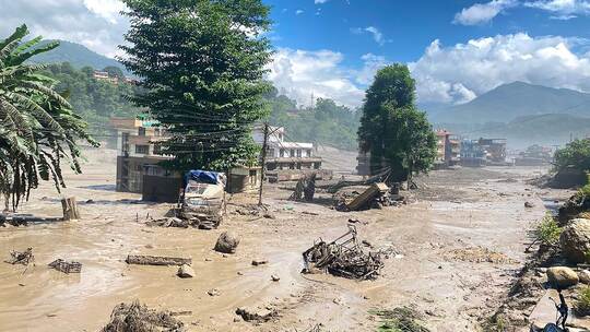 Wie es zu der verheerenden Sturzflut in Nepal kam