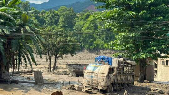 Wie es zu der verheerenden Sturzflut in Nepal kam