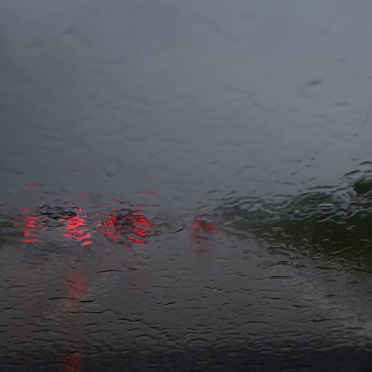 Autobahn und Regen