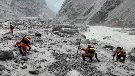 Sturzflut an Grenze zwischen China und Nepal Sturzflut an Grenze zwischen China und Nepal