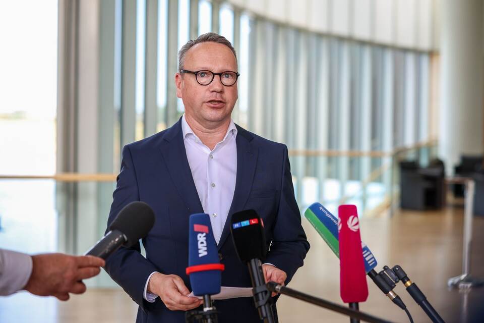 Justizminister Limbach zu den Durchsuchungen in der JVA Rheinbach Justizminister Limbach zu den Durchsuchungen in der JVA Rheinbach