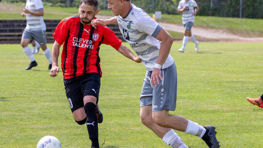 Stürmte an die Tabellenspitze: die SG Feldrennach-Langenalb (hier mit Arne Lischka in einem Spiel aus der letzten Saison).Ralf B
