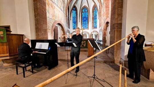 Chai Min Werner am Alphorn, Johannes Hustedt an der Flöte und Diethard Stephan Haupt an Orgel und Klavier sorgen beim Pforzheime