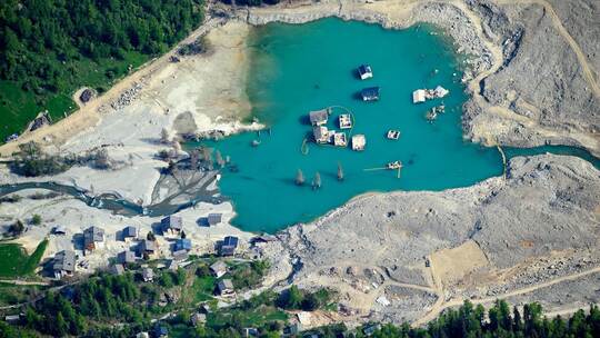 Felssturz und Gletscherabbruch im Lötschental Felssturz und Gletscherabbruch im Lötschental