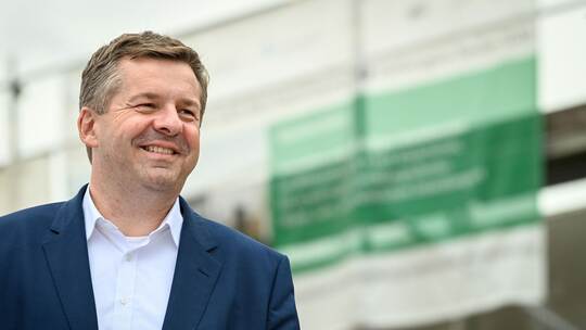 Ministerpräsident Schulze besucht Neubauprojekt