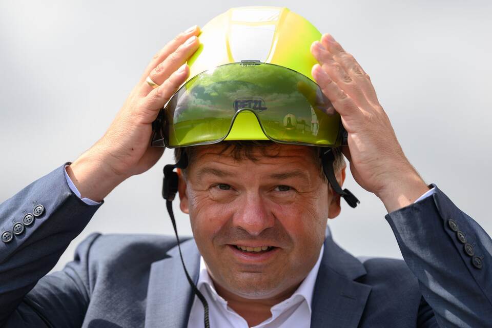 Ministerpräsident Schulze besucht Berufsfeuerwehr