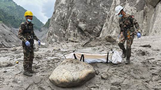 Nach Sturzflut im Himalaya - Nepal Nach Sturzflut im Himalaya - Nepal