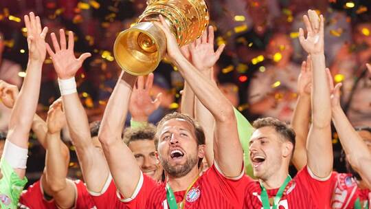 Harry Kane gewinnt mit seinem Team Bayern München den DFB-Pokal. Harry Kane gewinnt mit seinem Team Bayern München den DFB-Pokal.